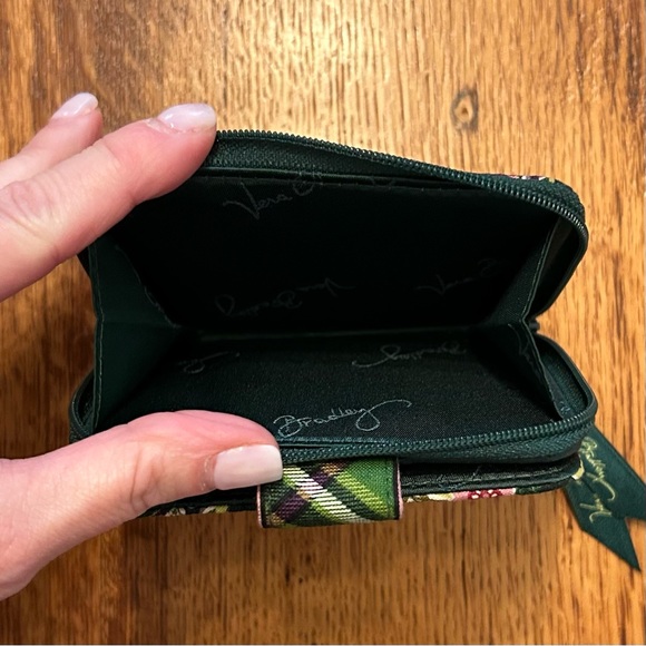 Vera Bradley Bifold Wallet Zippered Coin Button Enclosure Chelsea Green Floral - Picture 5 of 5